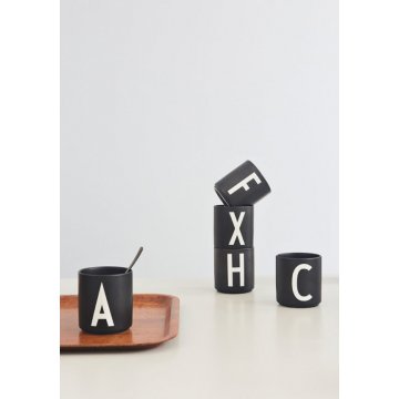 Design Letters Becher schwarz Buchstaben Tasse A-Z wählbar